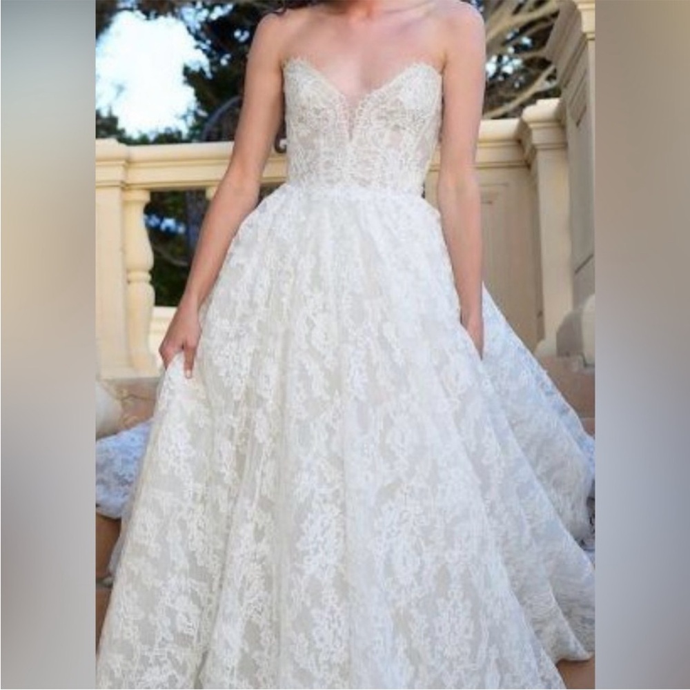 Monique Lhuillier White Lace Wedding Dress